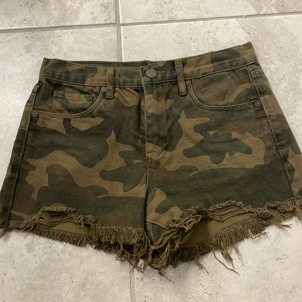 BlankNYC Green Camo Shorts - Size 26